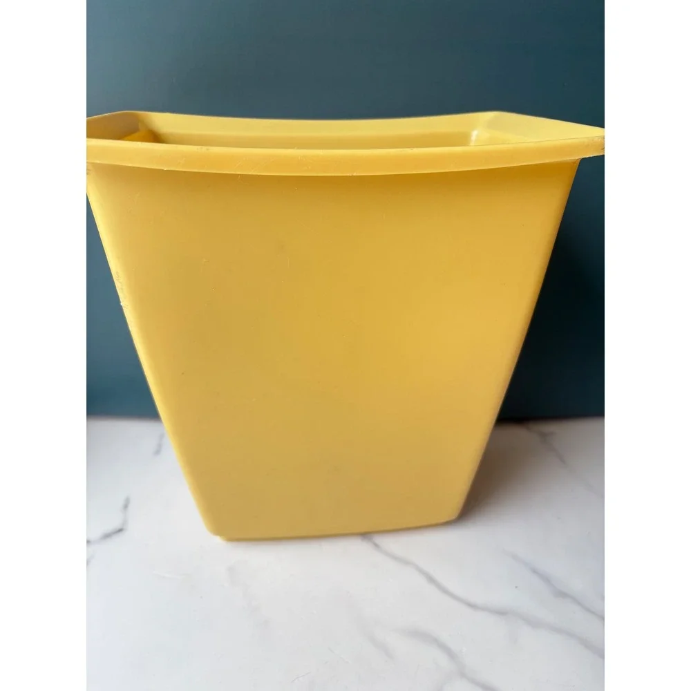 Vintage Rubbermaid 2952 Yellow Daisy Wastebasket Trash Can Retro Floral Plastic